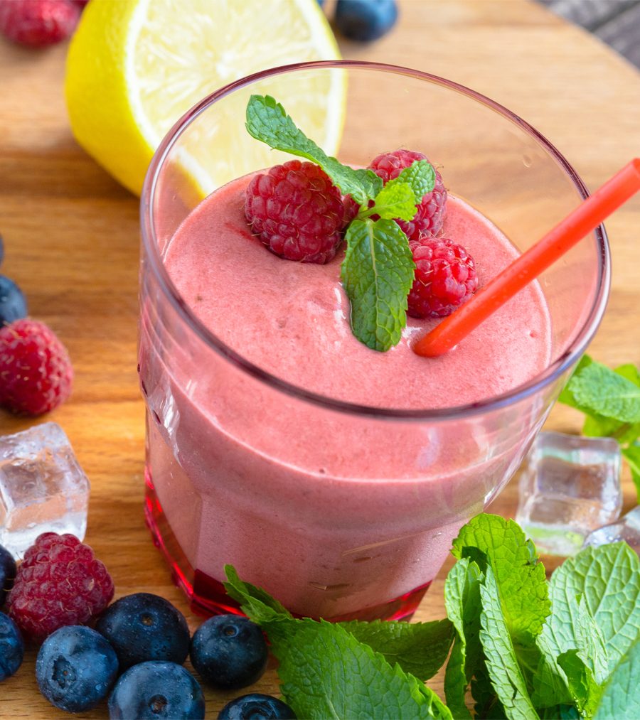 Berry smoothie with mint
